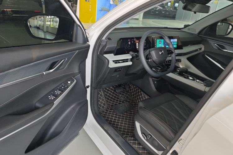 Used CHANGAN CS75 PLUS 2024 3rd Generation Champion Edition 1.5T Intelligent Drive Dynamic Model Driver Seat