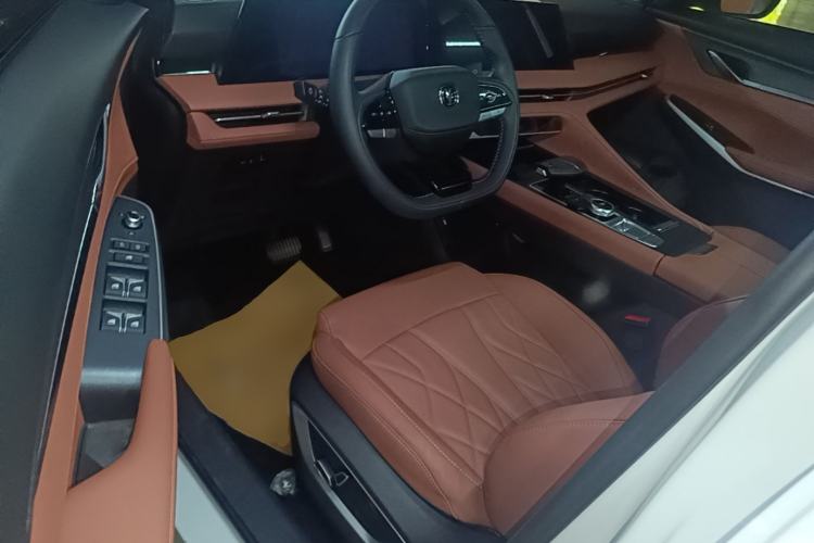 Used CHANGAN CS75 PLUS 2024 3rd Generation Champion Edition 1.5T Intelligent Drive Dynamic Model Driver Seat