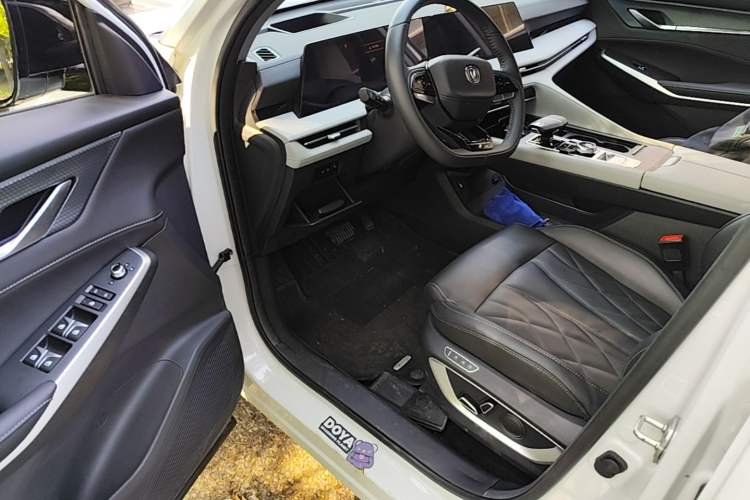 Used CHANGAN CS75 PLUS 2024 3rd Generation Champion Edition 2.0T Intelligent Drive Performance Model Driver Seat