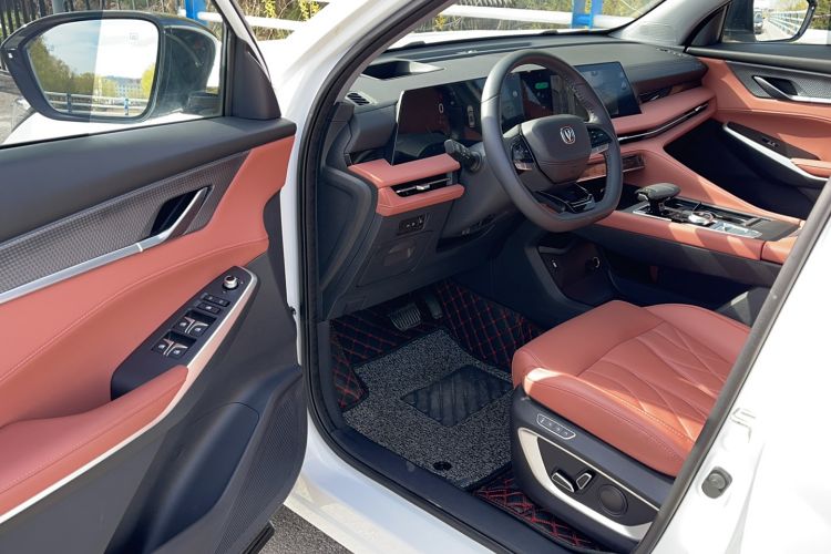 Used CHANGAN CS75 PLUS 2024 3rd Generation Champion Edition 2.0T Intelligent Drive Performance Model Driver Seat