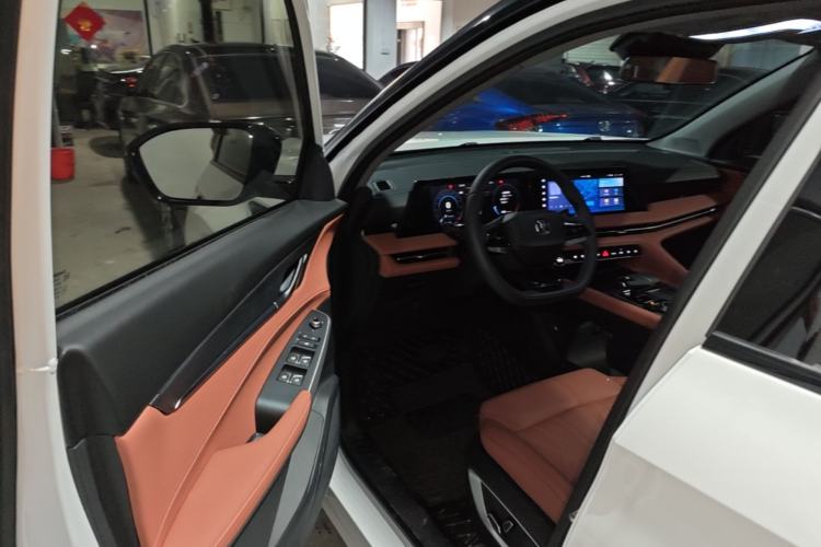Used CHANGAN CS75 PLUS 2024 3rd Generation Champion Edition 1.5T Intelligent Drive Dynamic Model Driver Seat