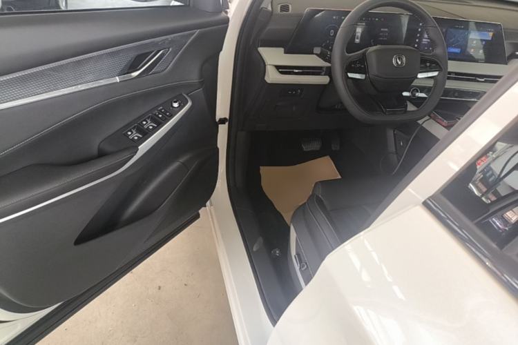 Used CHANGAN CS75 PLUS 2024 3rd Generation Champion Edition 1.5T Intelligent Drive Dynamic Model Driver Seat