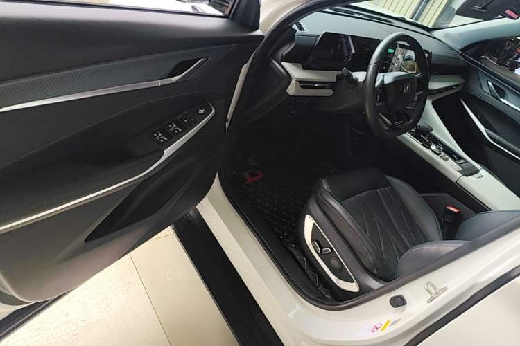 Used CHANGAN CS75 PLUS 2024 3rd Generation Champion Edition 1.5T Intelligent Drive Dynamic Model Driver Seat