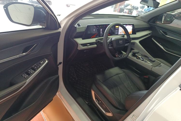 Used CHANGAN CS75 PLUS 2024 3rd Generation Champion Edition 1.5T Intelligent Drive Dynamic Model Driver Seat