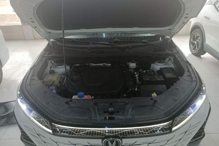 Used CHANGAN CS75 PLUS 2024 3rd Generation Champion Edition 1.5T Intelligent Drive Dynamic Model Engine Bay