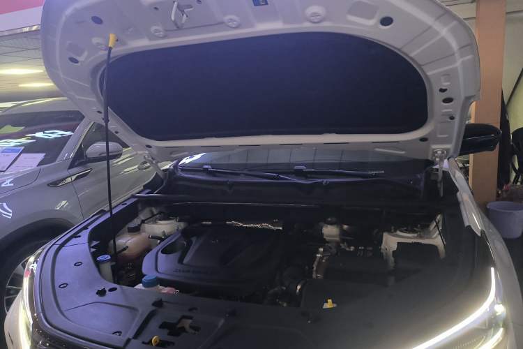 Used CHANGAN CS75 PLUS 2024 3rd Generation Champion Edition 1.5T Intelligent Drive Dynamic Model Engine Bay