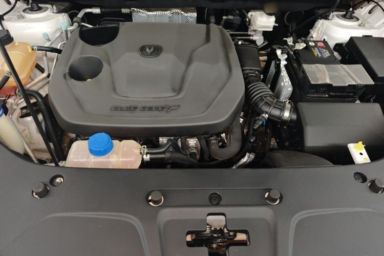 Used CHANGAN CS75 PLUS 2024 3rd Generation Champion Edition 1.5T Intelligent Drive Dynamic Model Engine Bay