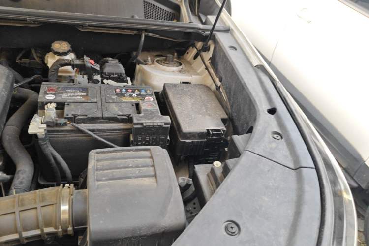 Used CHANGAN CS75 PLUS 2024 3rd Generation Champion Edition 2.0T Intelligent Drive Performance Model Engine Bay Left