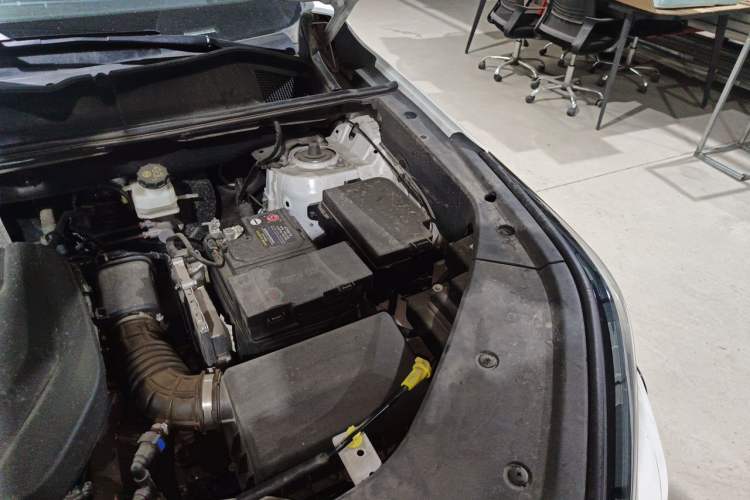 Used CHANGAN CS75 PLUS 2024 3rd Generation Champion Edition 1.5T Intelligent Drive Dynamic Model Engine Bay Left