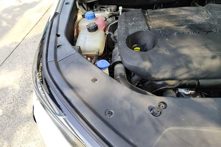 Used CHANGAN CS75 PLUS 2024 3rd Generation Champion Edition 2.0T Intelligent Drive Performance Model Engine Bay Right