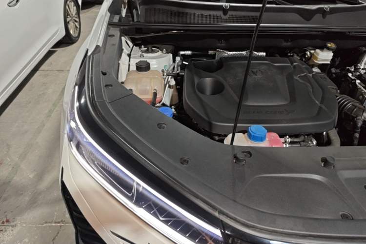 Used CHANGAN CS75 PLUS 2024 3rd Generation Champion Edition 1.5T Intelligent Drive Dynamic Model Engine Bay Right