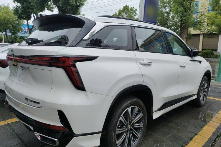 Used CHANGAN CS75 PLUS 2024 3rd Generation Champion Edition 1.5T Intelligent Drive Dynamic Model Exterior 2