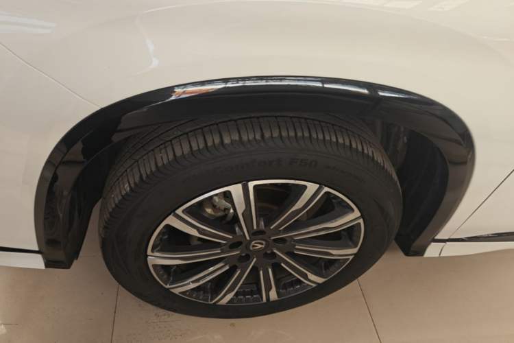 Used CHANGAN CS75 PLUS 2024 3rd Generation Champion Edition 1.5T Intelligent Drive Dynamic Model Exterior 4