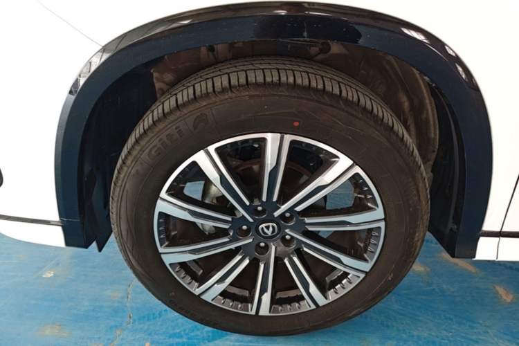 Used CHANGAN CS75 PLUS 2024 3rd Generation Champion Edition 1.5T Intelligent Drive Dynamic Model Exterior 4