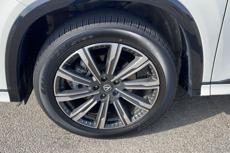 Used CHANGAN CS75 PLUS 2024 3rd Generation Champion Edition 2.0T Intelligent Drive Performance Model Exterior 4