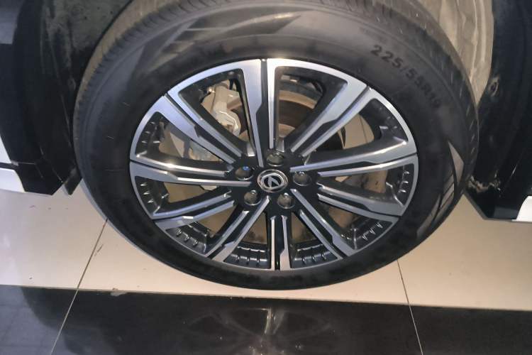 Used CHANGAN CS75 PLUS 2024 3rd Generation Champion Edition 1.5T Intelligent Drive Dynamic Model Exterior 4