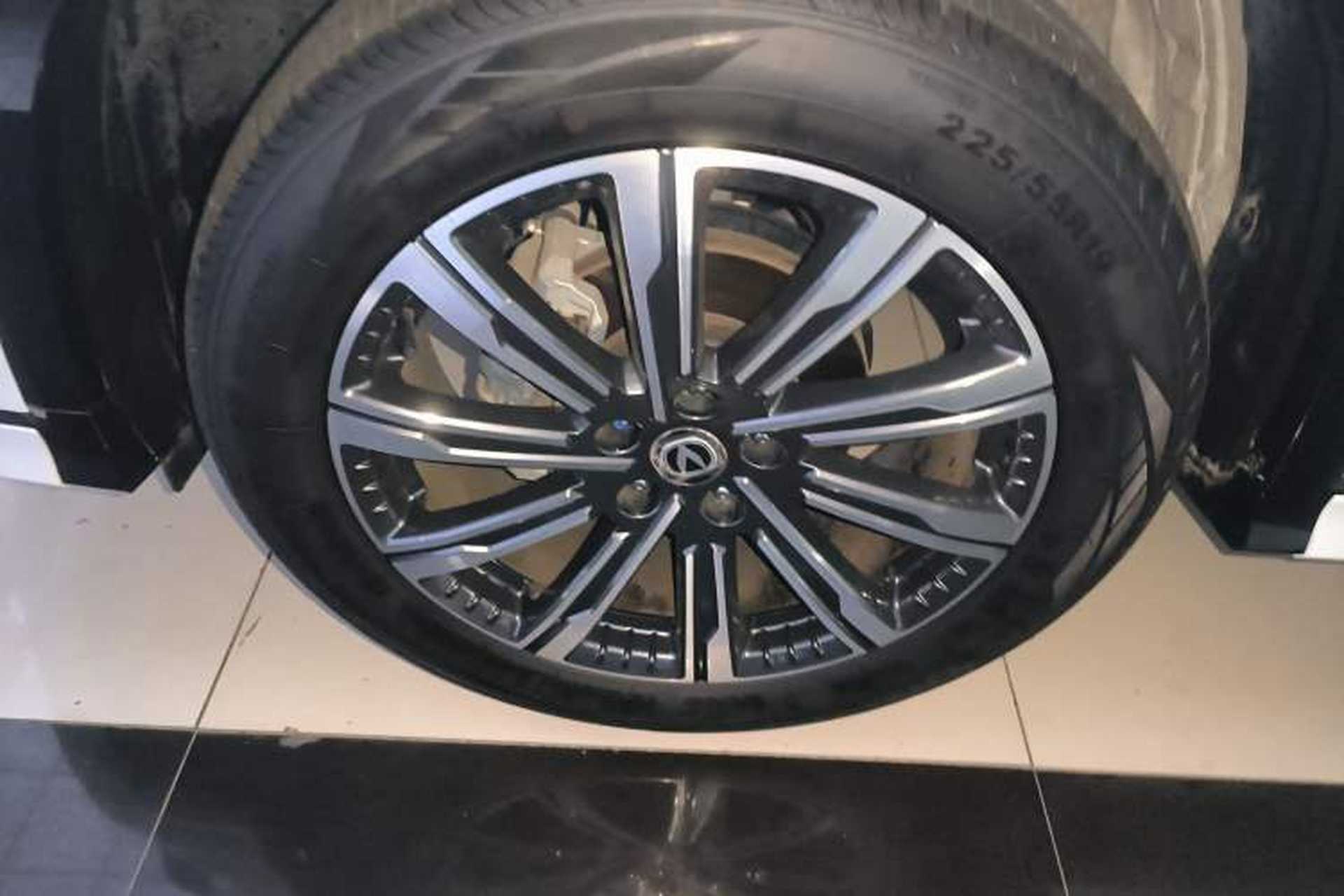 Used CHANGAN CS75 PLUS 2024 3rd Generation Champion Edition 1.5T Intelligent Drive Dynamic Model Exterior 4