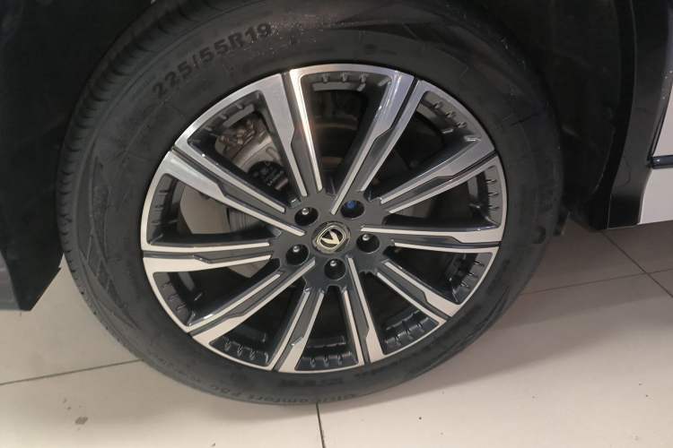 Used CHANGAN CS75 PLUS 2024 3rd Generation Champion Edition 1.5T Intelligent Drive Dynamic Model Exterior 5