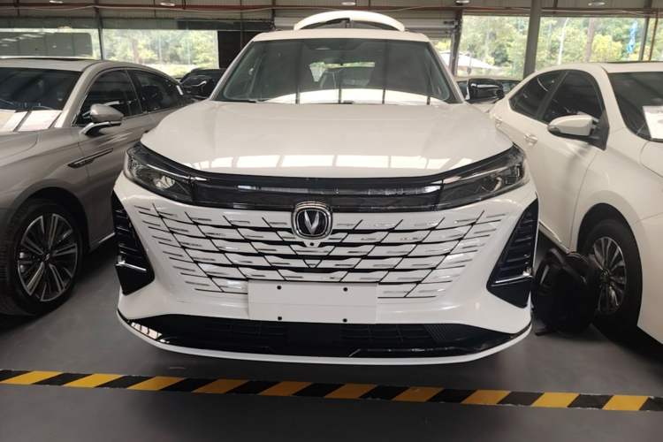 Used CHANGAN CS75 PLUS 2024 3rd Generation Champion Edition 1.5T Intelligent Drive Dynamic Model Front