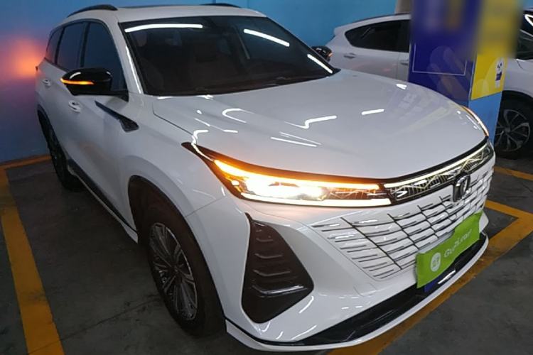 Used CHANGAN CS75 PLUS 2024 3rd Generation Champion Edition 1.5T Intelligent Drive Dynamic Model Front Right 45 Deg
