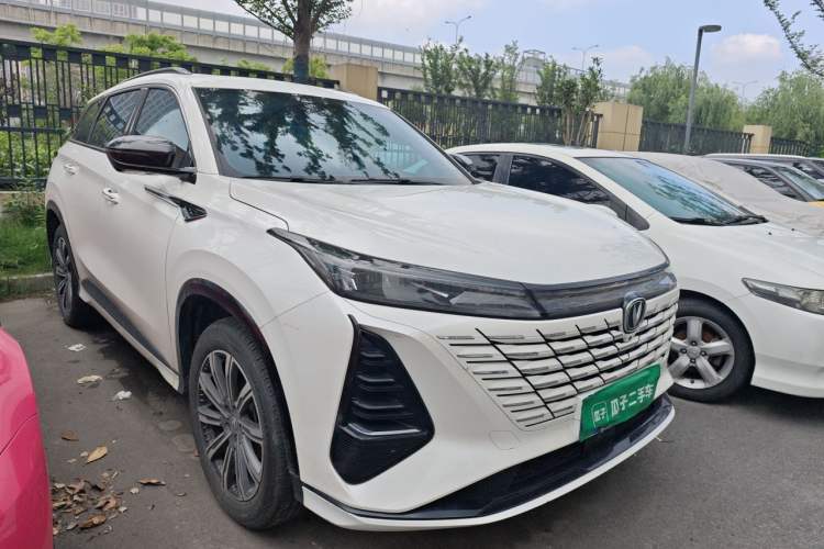 Used CHANGAN CS75 PLUS 2024 3rd Generation Champion Edition 1.5T Intelligent Drive Dynamic Model Front Right 45 Deg
