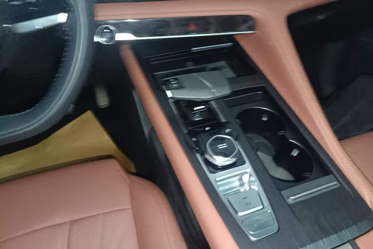 Used CHANGAN CS75 PLUS 2024 3rd Generation Champion Edition 1.5T Intelligent Drive Dynamic Model Gear Lever