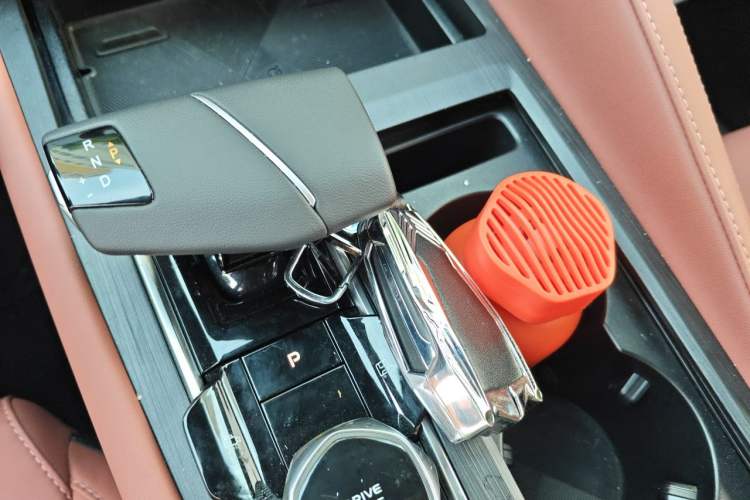 Used CHANGAN CS75 PLUS 2024 3rd Generation Champion Edition 2.0T Intelligent Drive Performance Model Gear Lever