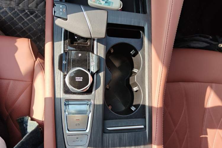 Used CHANGAN CS75 PLUS 2024 3rd Generation Champion Edition 1.5T Intelligent Drive Dynamic Model Gear Lever