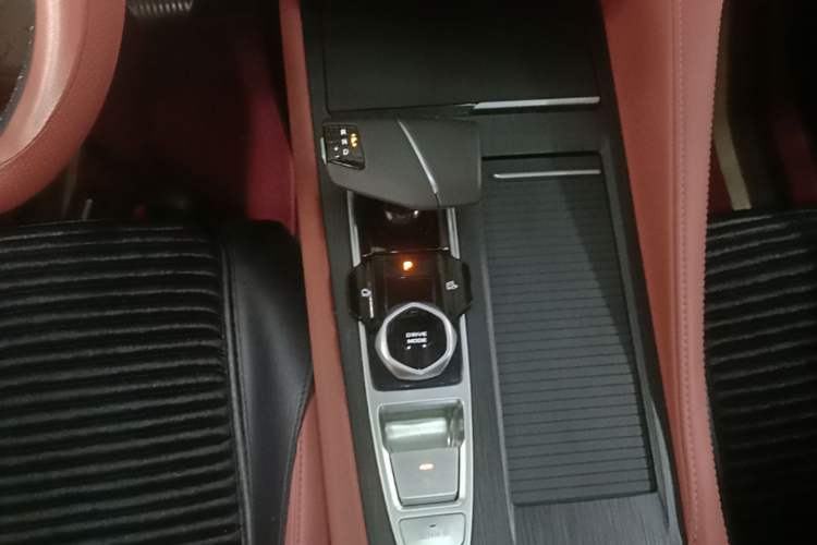 Used CHANGAN CS75 PLUS 2024 3rd Generation Champion Edition 1.5T Intelligent Drive Dynamic Model Gear Lever