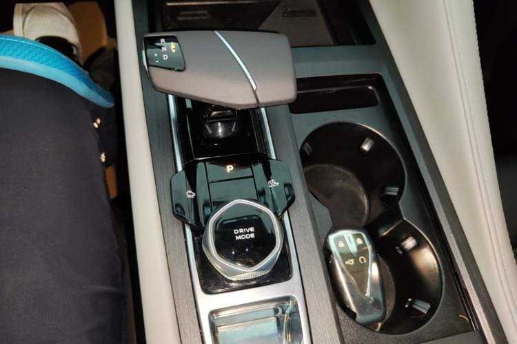 Used CHANGAN CS75 PLUS 2024 3rd Generation Champion Edition 1.5T Intelligent Drive Dynamic Model Gear Lever