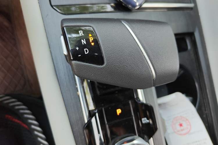 Used CHANGAN CS75 PLUS 2024 3rd Generation Champion Edition 1.5T Intelligent Drive Dynamic Model Gear Lever