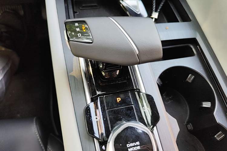 Used CHANGAN CS75 PLUS 2024 3rd Generation Champion Edition 2.0T Intelligent Drive Performance Model Gear Lever