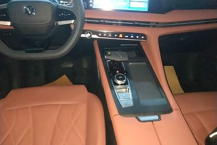 Used CHANGAN CS75 PLUS 2024 3rd Generation Champion Edition 1.5T Intelligent Drive Dynamic Model Gear Lever
