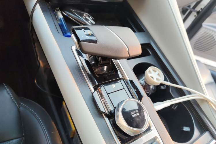 Used CHANGAN CS75 PLUS 2024 3rd Generation Champion Edition 1.5T Intelligent Drive Dynamic Model Gear Lever