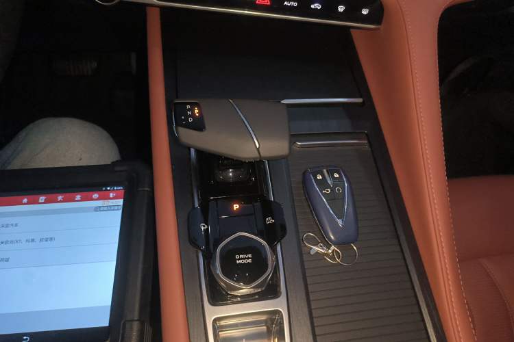 Used CHANGAN CS75 PLUS 2024 3rd Generation Champion Edition 1.5T Intelligent Drive Dynamic Model Gear Lever