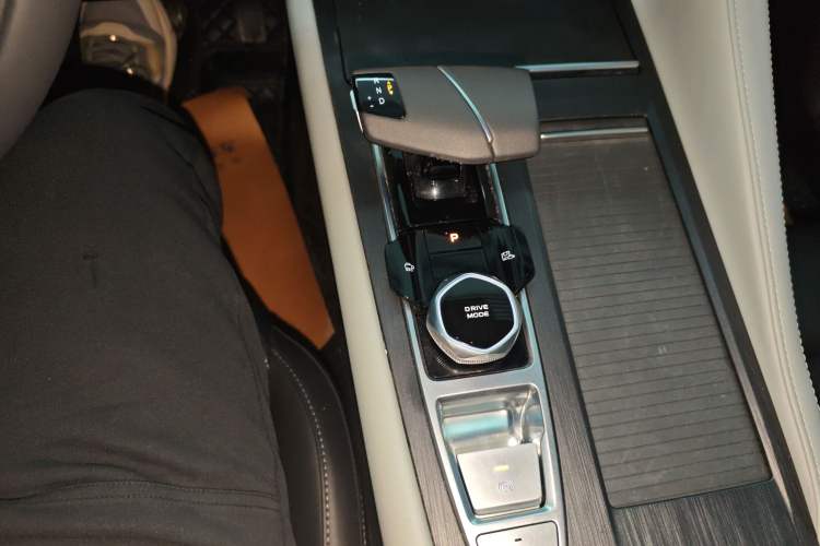 Used CHANGAN CS75 PLUS 2024 3rd Generation Champion Edition 1.5T Intelligent Drive Dynamic Model Gear Lever