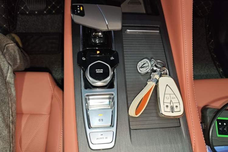 Used CHANGAN CS75 PLUS 2024 3rd Generation Champion Edition 1.5T Intelligent Drive Dynamic Model Gear Lever