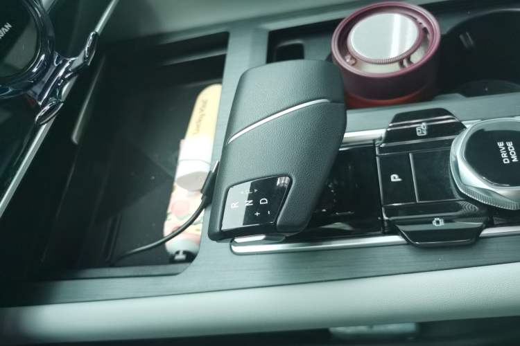 Used CHANGAN CS75 PLUS 2024 3rd Generation Champion Edition 1.5T Intelligent Drive Dynamic Model Gear Lever