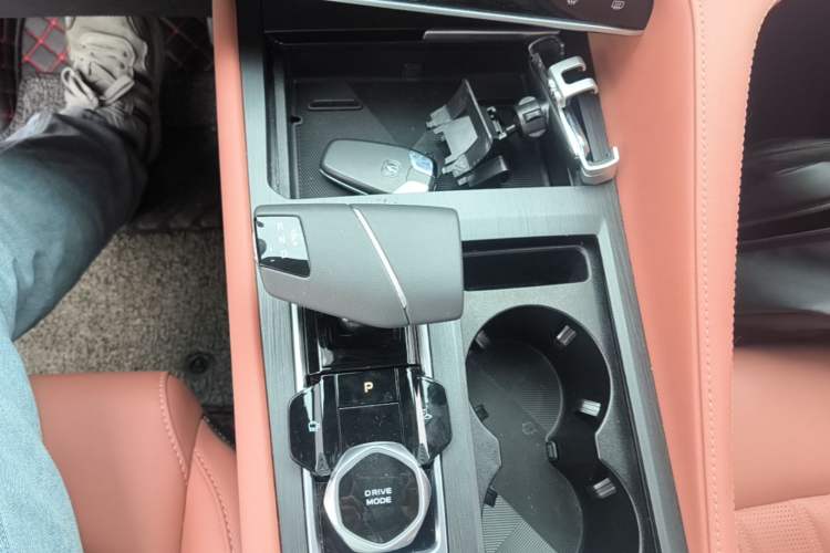 Used CHANGAN CS75 PLUS 2024 3rd Generation Champion Edition 1.5T Intelligent Drive Dynamic Model Gear Lever