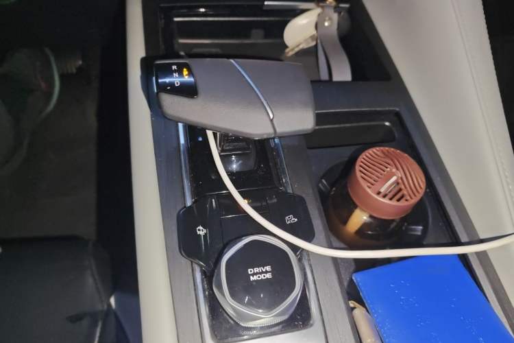 Used CHANGAN CS75 PLUS 2024 3rd Generation Champion Edition 1.5T Intelligent Drive Dynamic Model Gear Lever