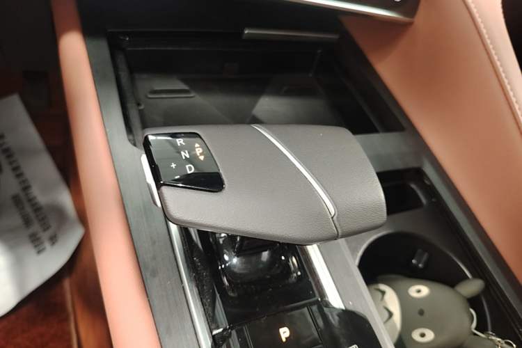 Used CHANGAN CS75 PLUS 2024 3rd Generation Champion Edition 1.5T Intelligent Drive Dynamic Model Gear Lever