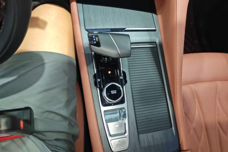 Used CHANGAN CS75 PLUS 2024 3rd Generation Champion Edition 2.0T Intelligent Drive Performance Model Gear Lever