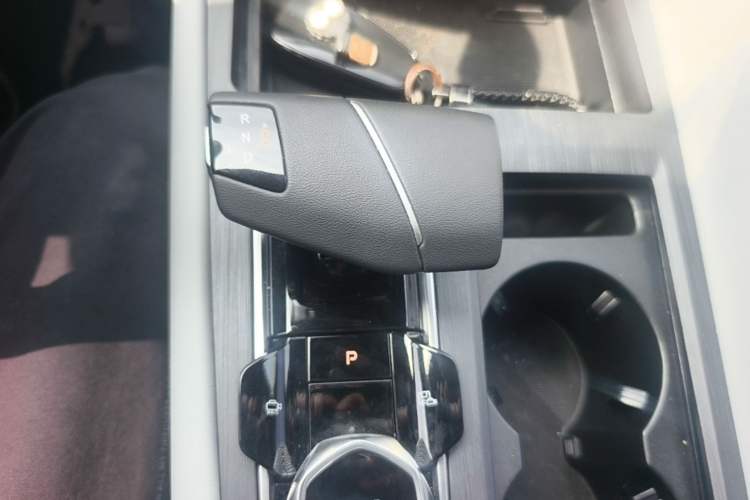 Used CHANGAN CS75 PLUS 2024 3rd Generation Champion Edition 2.0T Intelligent Drive Performance Model Gear Lever