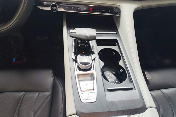 Used CHANGAN CS75 PLUS 2024 3rd Generation Champion Edition 1.5T Intelligent Drive Dynamic Model Gear Lever
