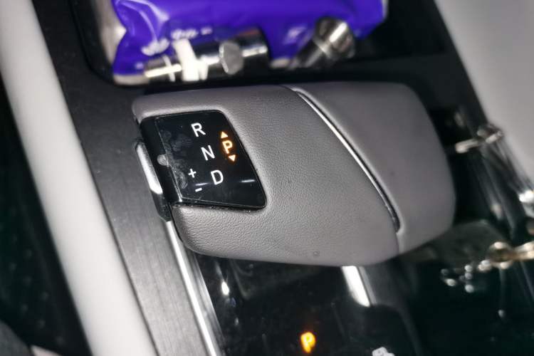 Used CHANGAN CS75 PLUS 2024 3rd Generation Champion Edition 1.5T Intelligent Drive Dynamic Model Gear Lever