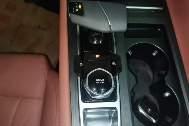 Used CHANGAN CS75 PLUS 2024 3rd Generation Champion Edition 2.0T Intelligent Drive Performance Model Gear Lever