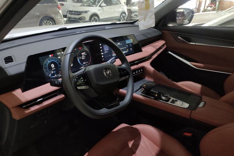 Used CHANGAN CS75 PLUS 2024 3rd Generation Champion Edition 1.5T Intelligent Drive Dynamic Model Interior 2