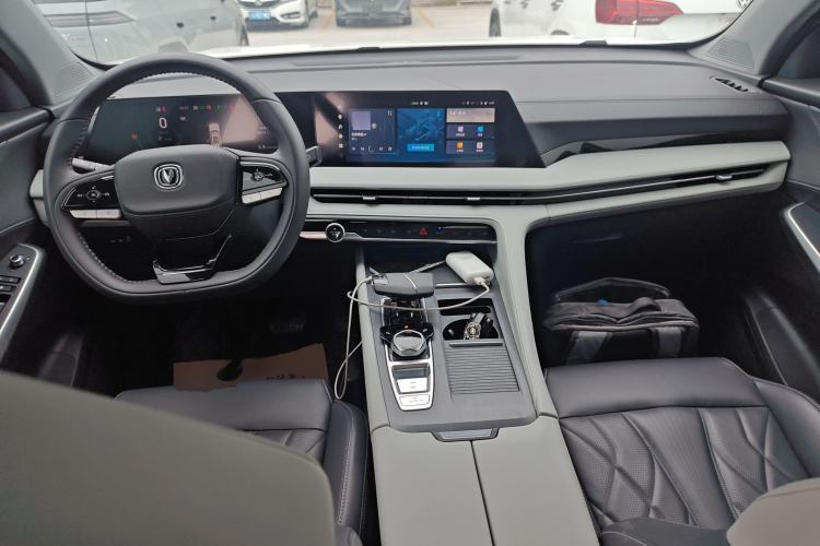 Used CHANGAN CS75 PLUS 2024 3rd Generation Champion Edition 1.5T Intelligent Drive Dynamic Model Interior 2