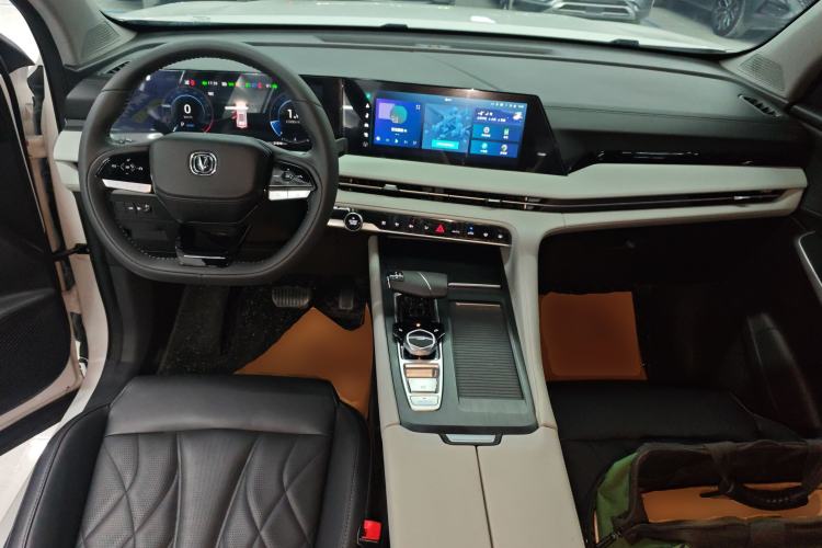 Used CHANGAN CS75 PLUS 2024 3rd Generation Champion Edition 1.5T Intelligent Drive Dynamic Model Interior 2