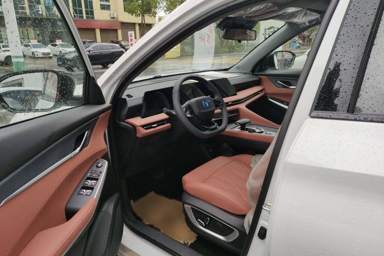 Used CHANGAN CS75 PLUS 2024 3rd Generation Champion Edition 1.5T Intelligent Drive Dynamic Model Interior 2